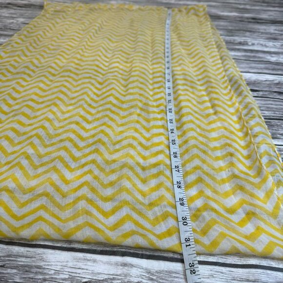 Unbranded Women's Infinity Neck Scarf Sheer Yellow White Chevron Zig Zag Light - Picture 7 of 7